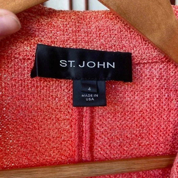 St. John size 4 blazer in excellent worn condition 💞 - Picture 4 of 8